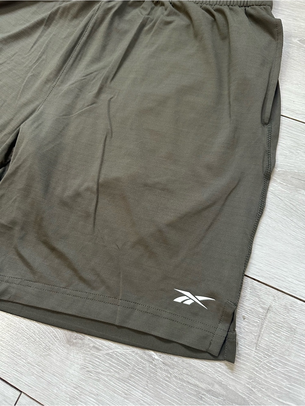 Reebok Men's Olive Green Performance Training Shorts 8.5” inseam - Picture 2 of 4